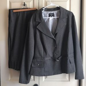 Women’s Skirt Suit